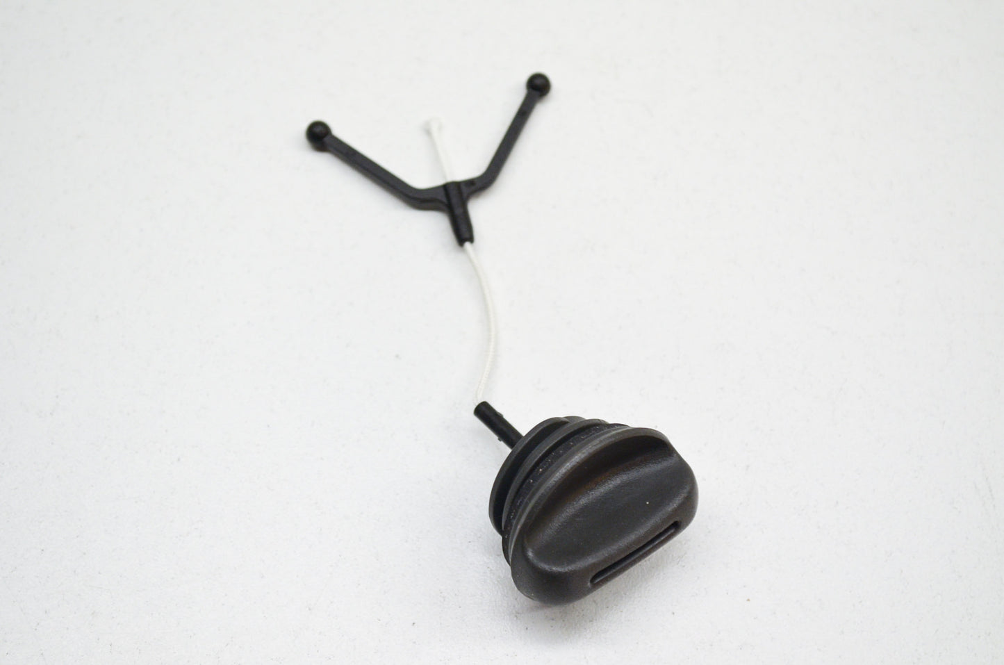 New OEM Husqvarna Oil Cap 350 326 327 340 345 346 XP 353 NOS