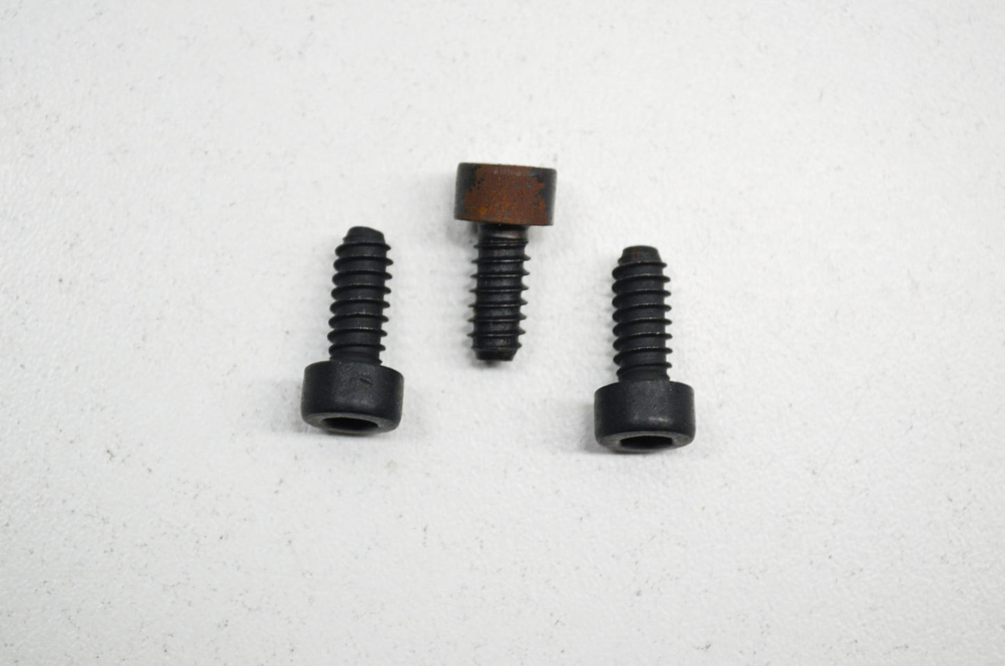 Screw 340 345 346 350 351 3553 357 359 455 460 461 Qty 3 NOS