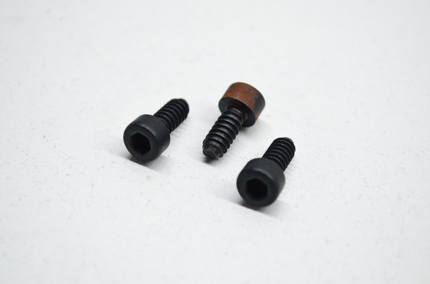 Screw 340 345 346 350 351 3553 357 359 455 460 461 Qty 3 NOS