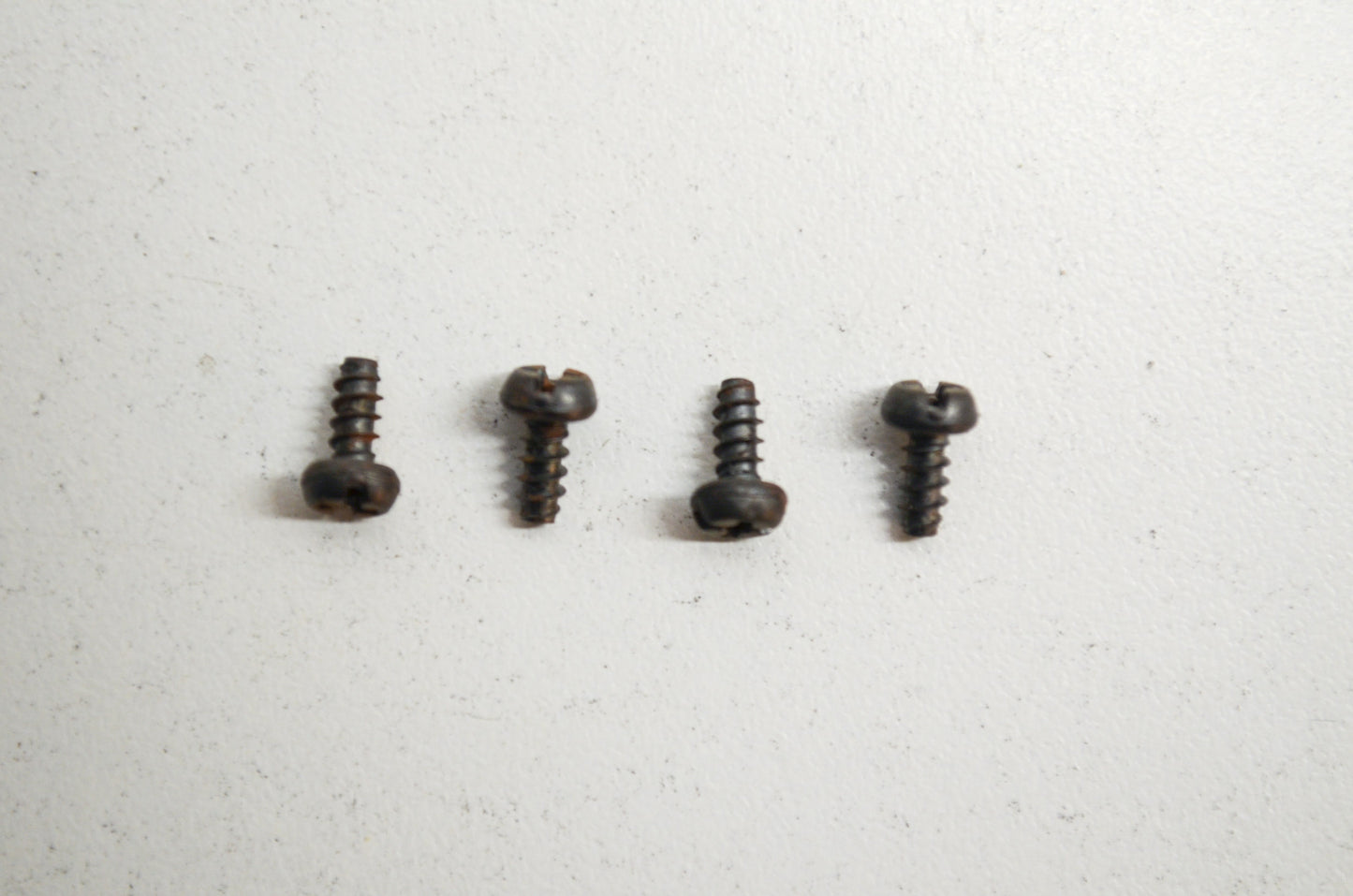 New OEM Husqvarna Screw QTY 4 123 170 180 225 227 281 288 335 343 345 355 NOS