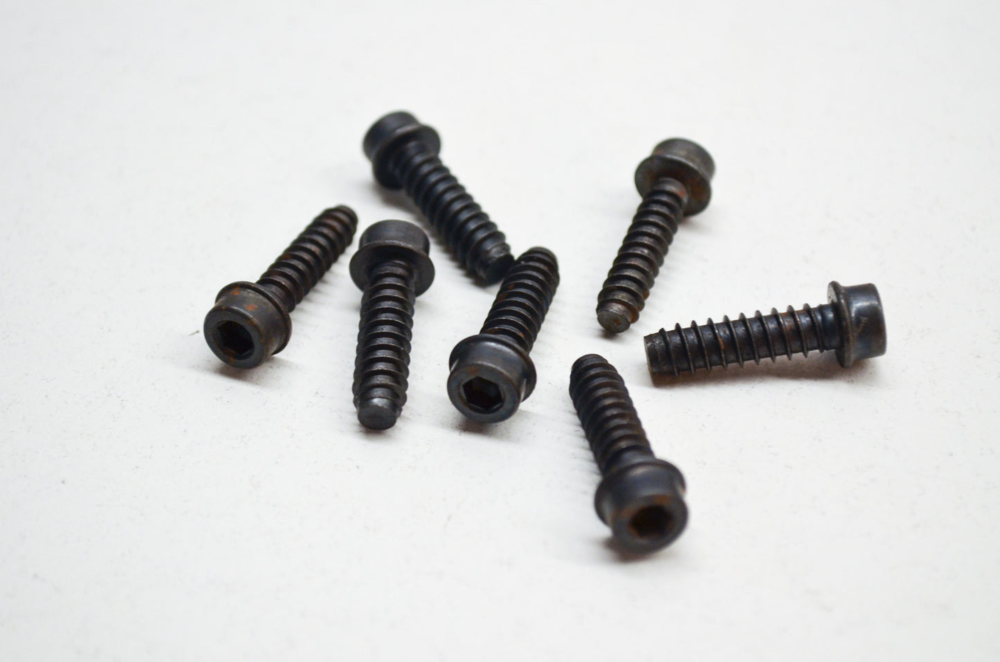 Screw 394 281 288 362 365 370 372 395 Qty 7 NOS