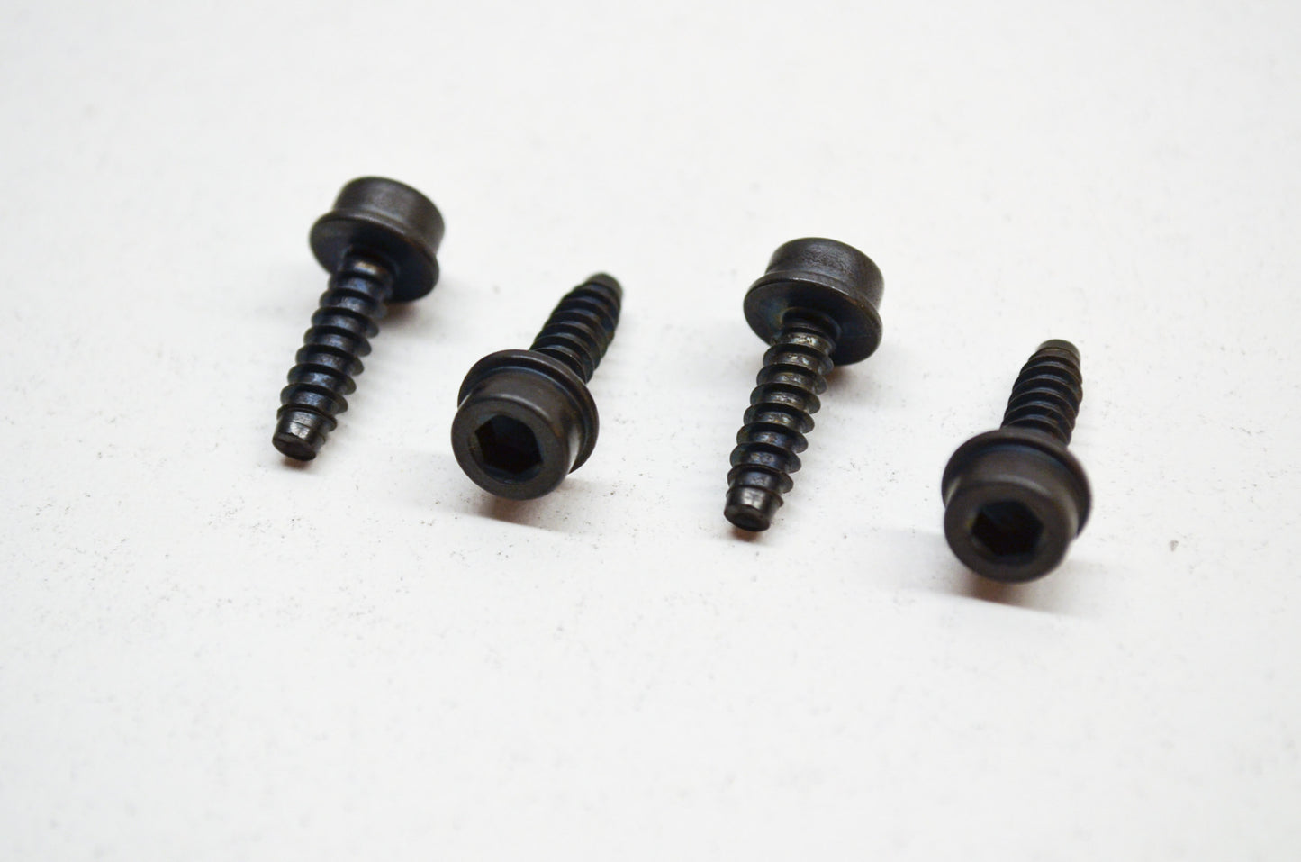New OEM Husqvarna Screw QTY 4 225 232 246 323 325 326 335 343 525 NOS
