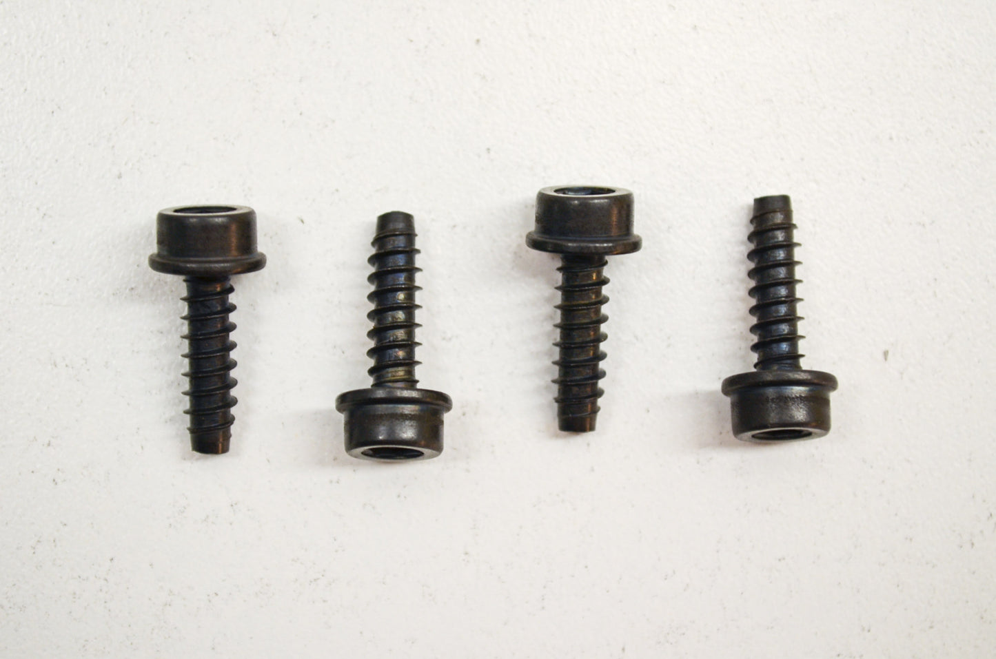 New OEM Husqvarna Screw QTY 4 225 232 246 323 325 326 335 343 525 NOS