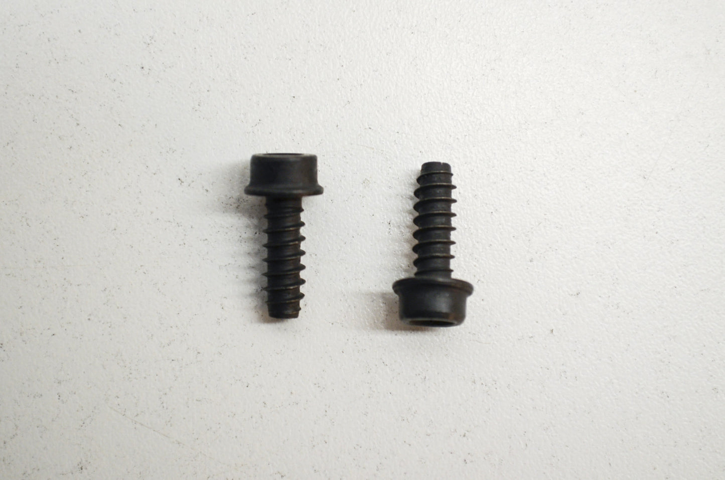 New OEM Husqvarna Screw QTY 2 3120 362 365 372 395 55 NOS