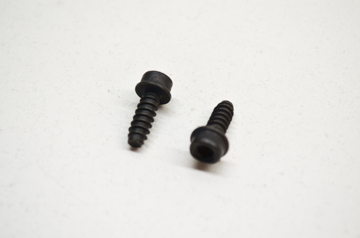 New OEM Husqvarna Screw QTY 2 3120 362 365 372 395 55 NOS