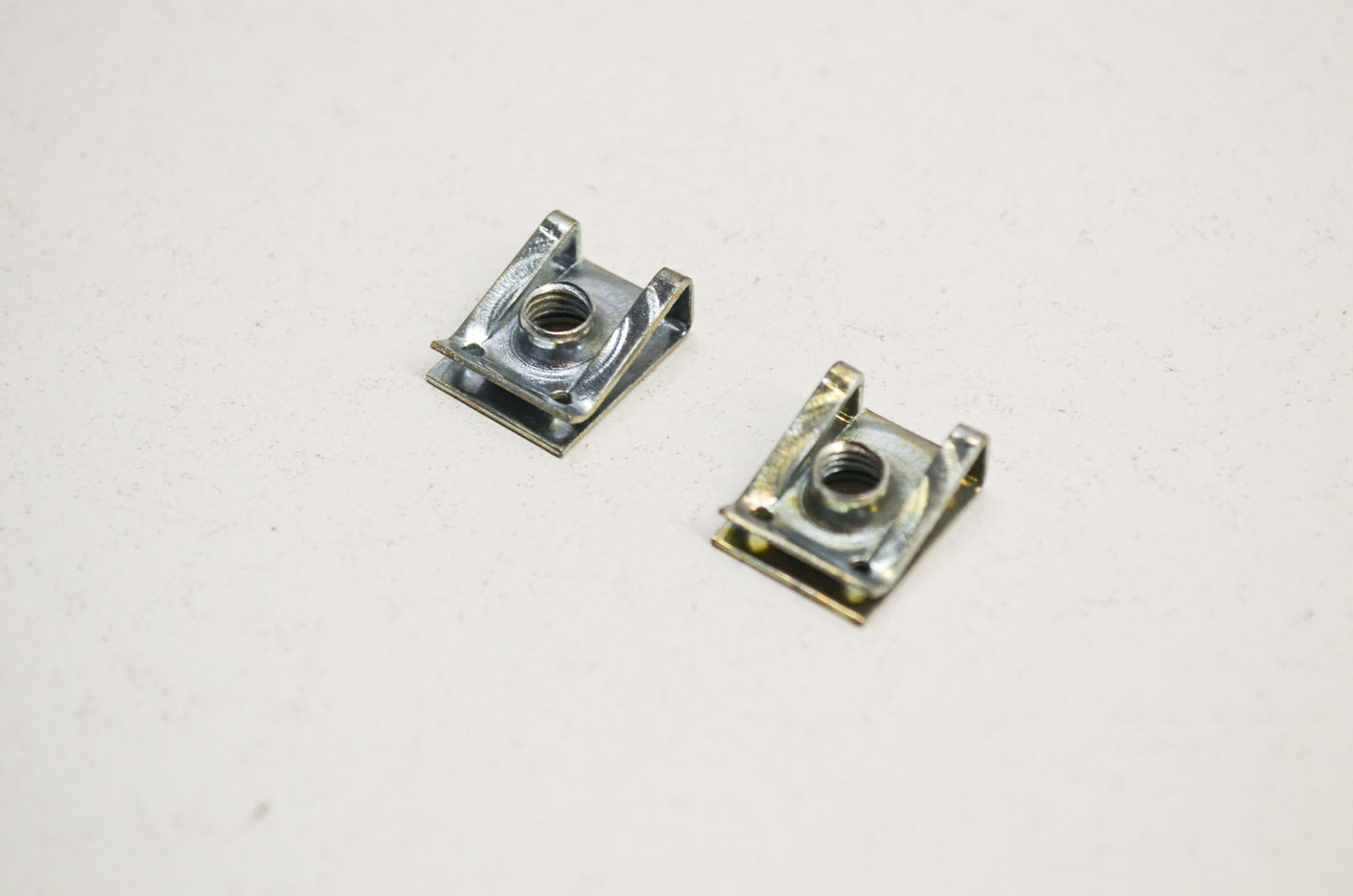New OEM Husqvarna Clip 350 Silver QTY 2 340 345 350 356 455 460 461 NOS
