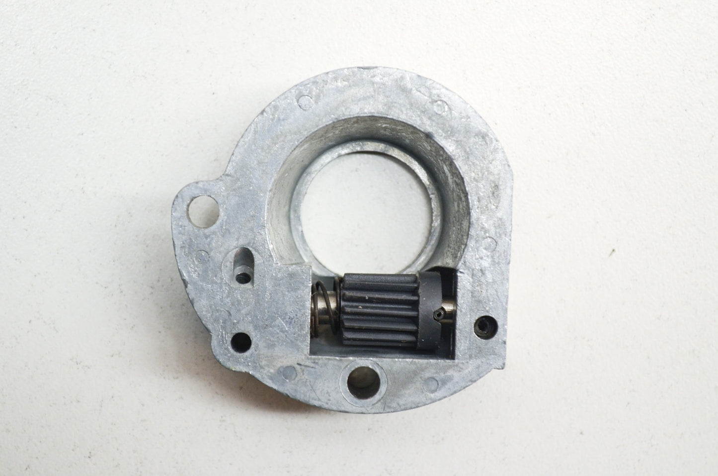 New OEM Husqvarna Oil Pump Assembly 33 35 38 NOS