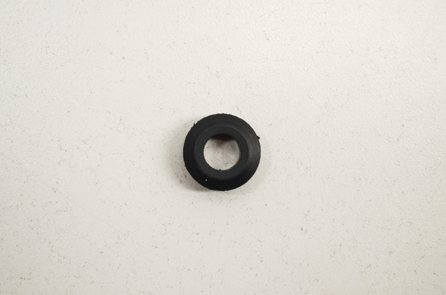 New OEM Husqvarna Rubber Bushing 2100 2101 285 298 NOS