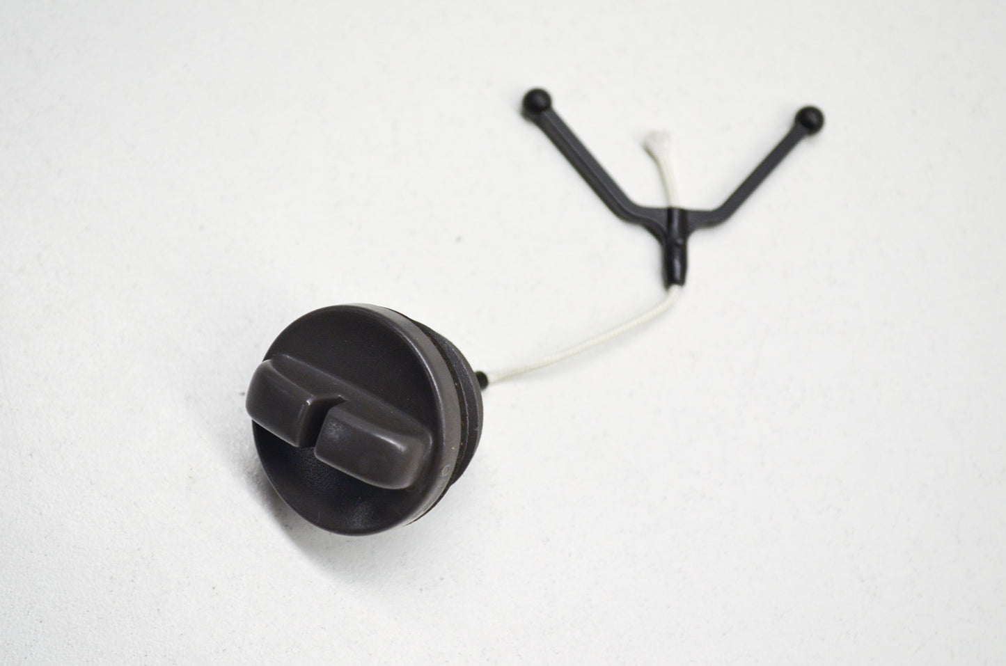 New OEM Husqvarna Oil Cap 242 266 268 272 42 61 66 NOS
