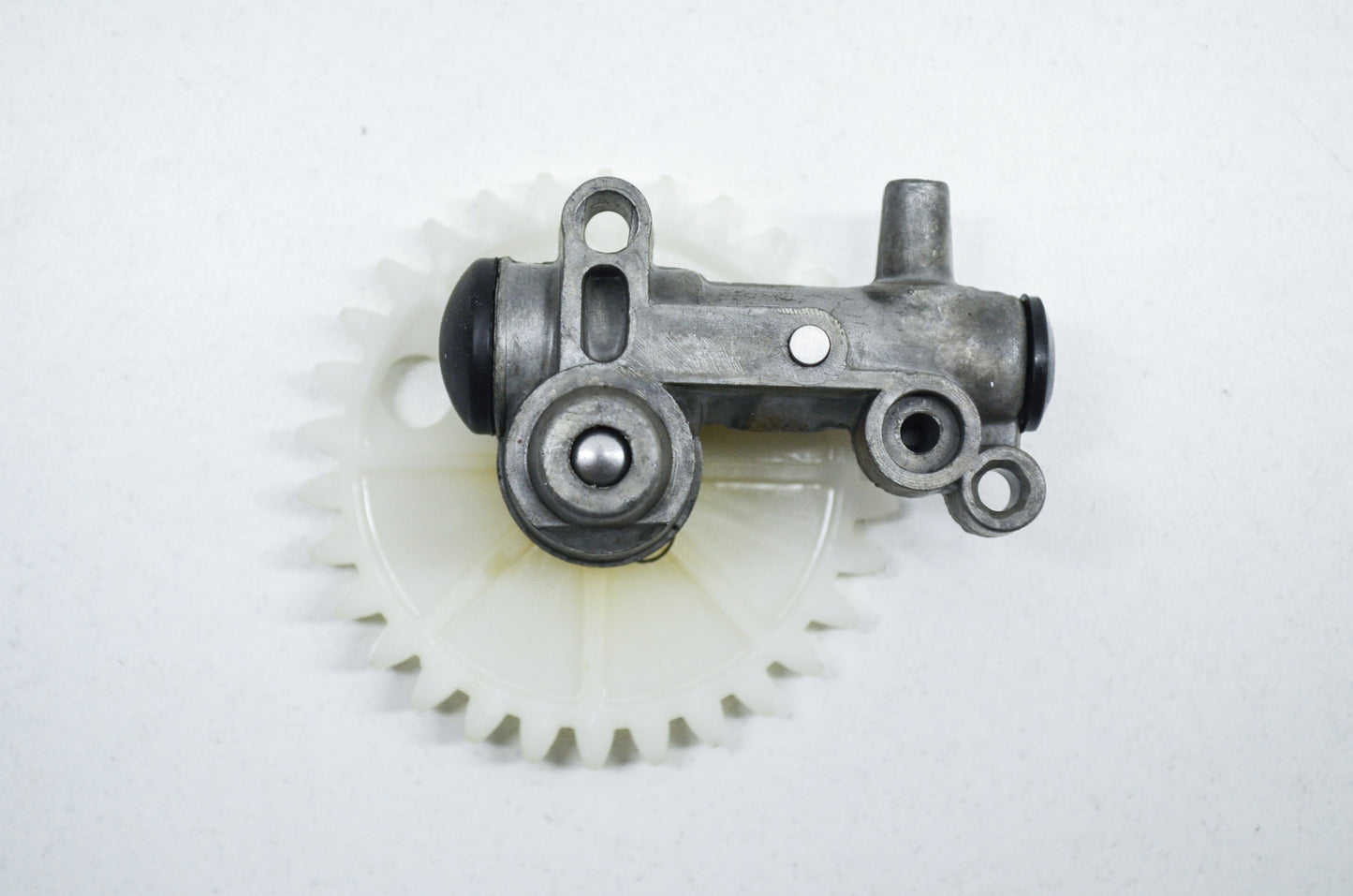 New OEM Husqvarna Oil Pump 65 77 NOS