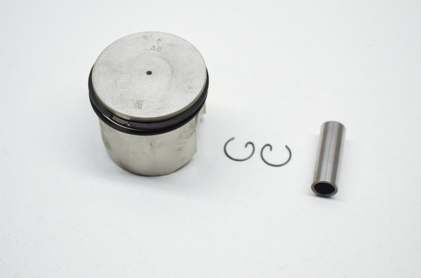 Piston Kit 385 390 NOS