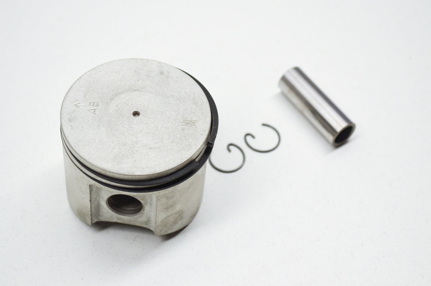 Piston Kit 385 390 NOS