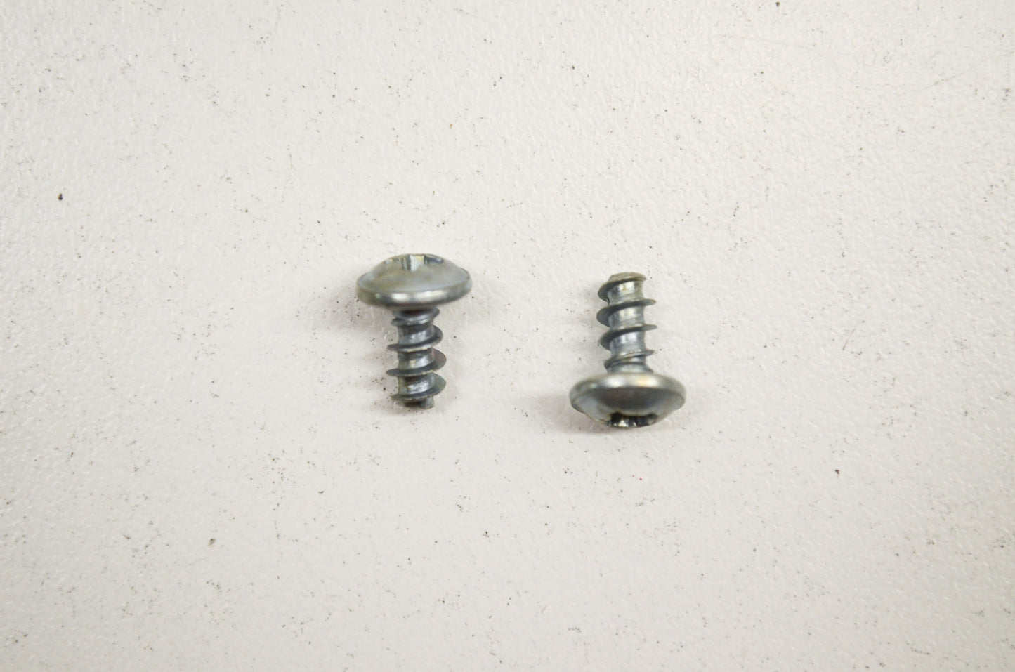 New OEM Husqvarna Screws QTY 2 235 250 PS 50 NOS