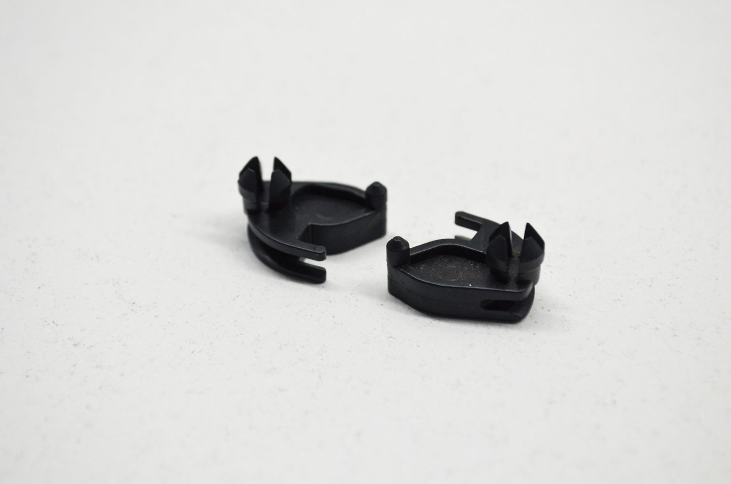 Retaining Clip 394 Qty 2 NOS