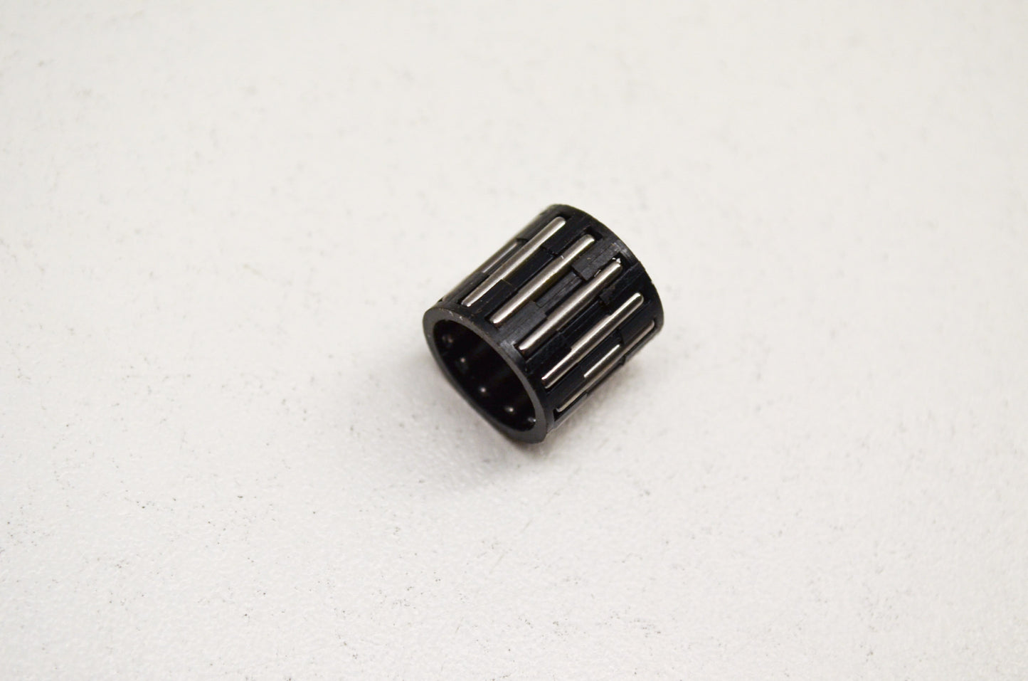 New OEM Husqvarna Needle Bearing 36 41 136 141 NOS