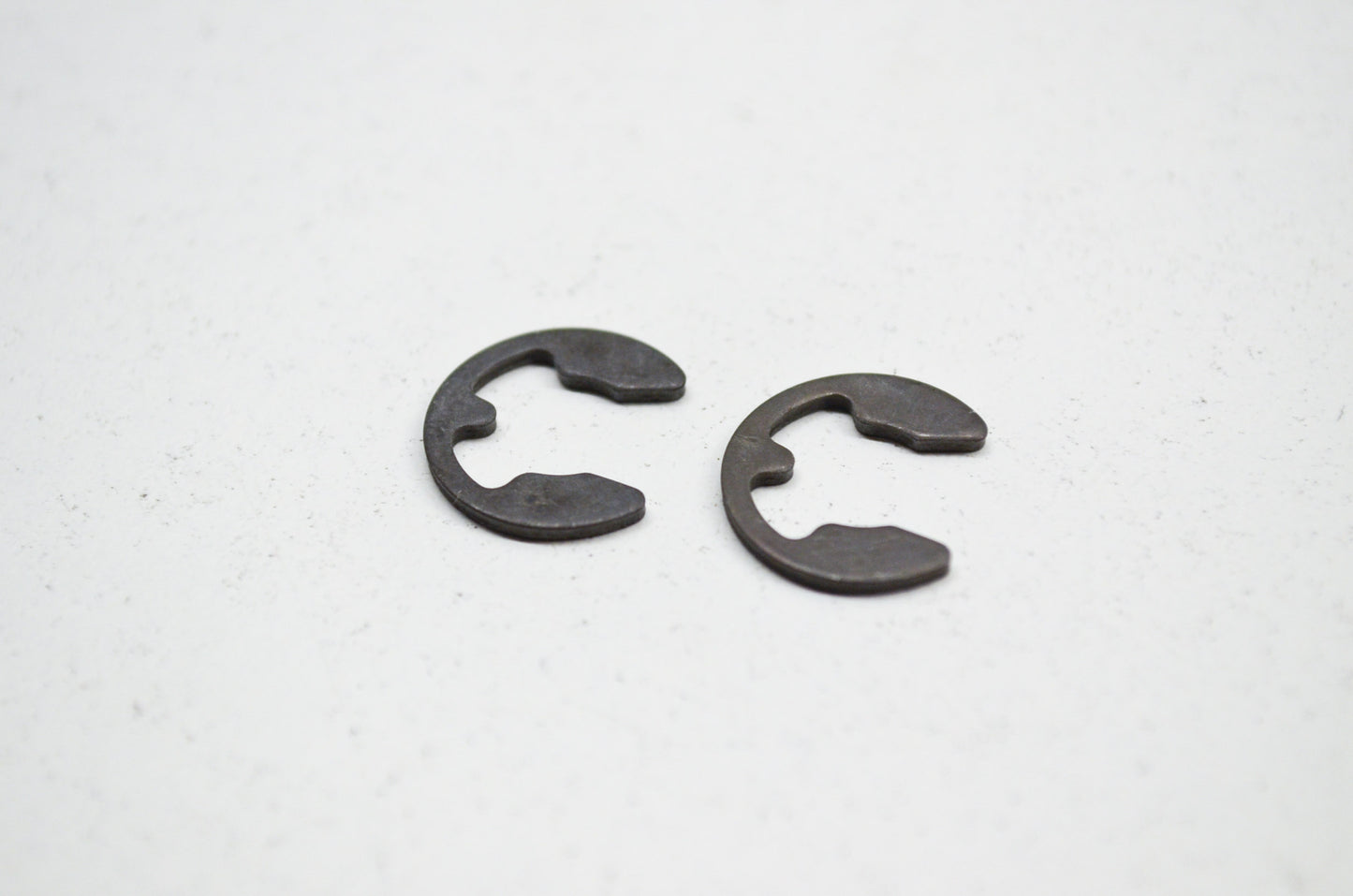 New OEM Husqvarna E-Clip QTY 2 362 365 371 372 385 570 NOS