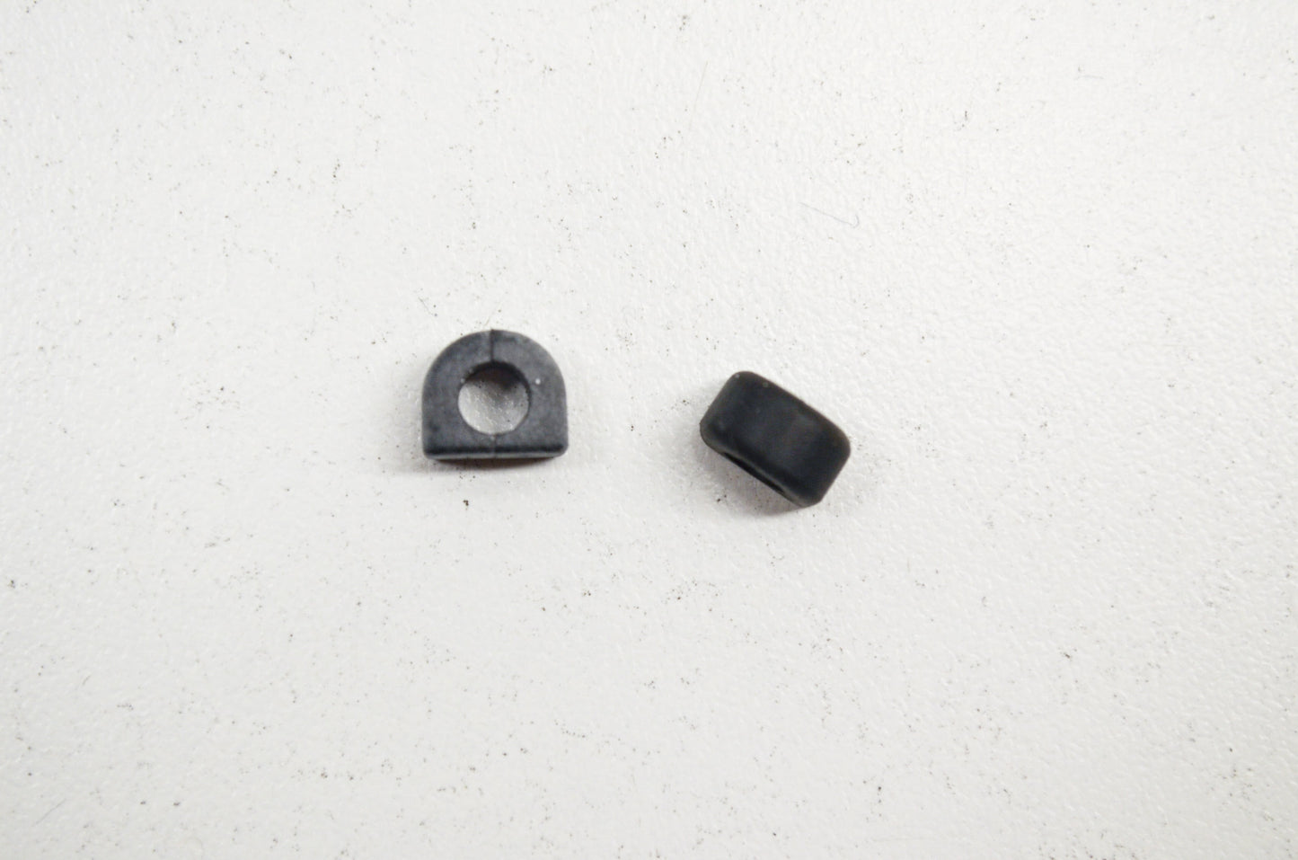New OEM Husqvarna Grommet QTY 2 362 365 371 372 385 390 NOS