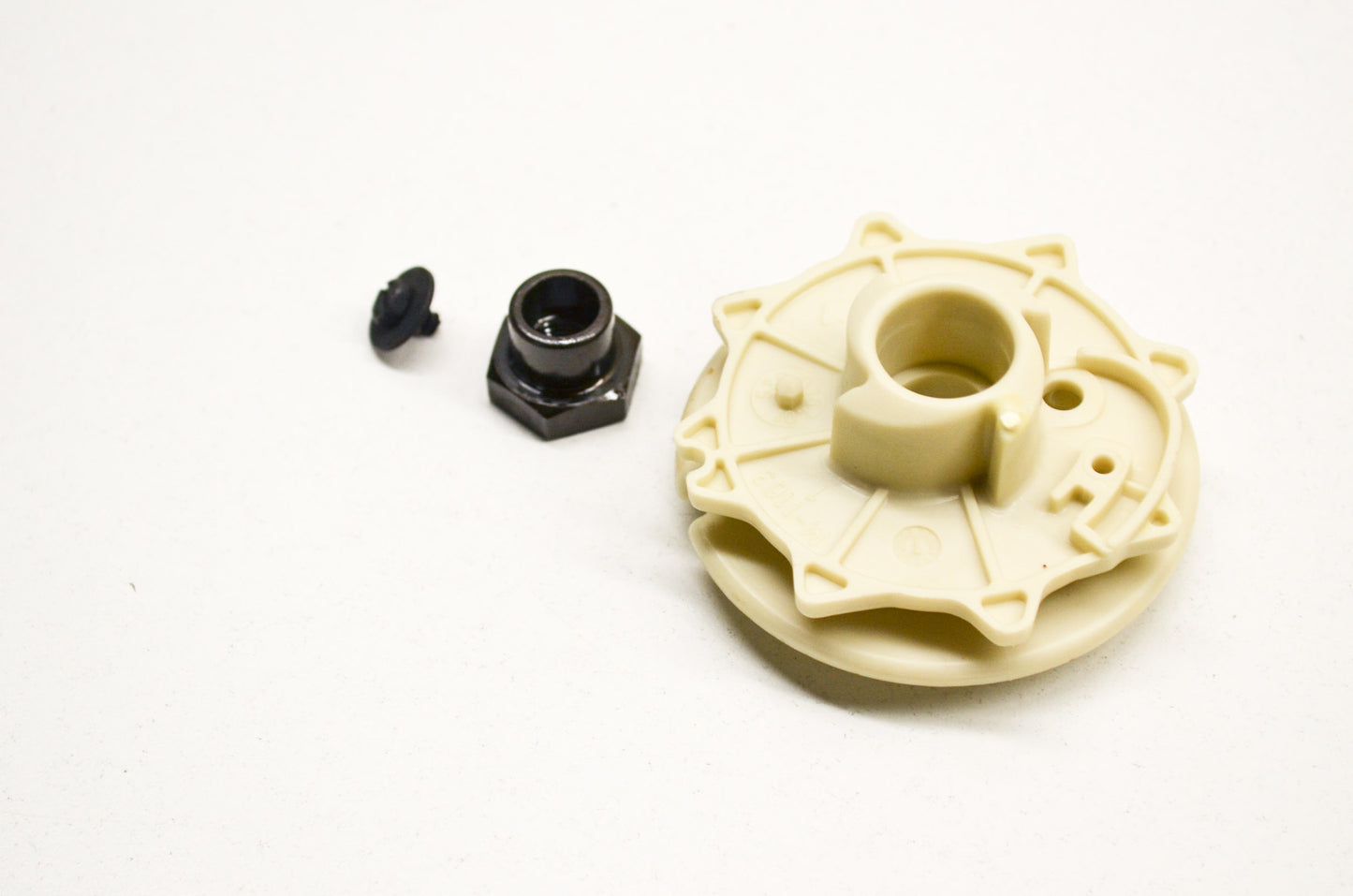 New OEM Husqvarna Pulley Assembly 36 41 136 141 NOS