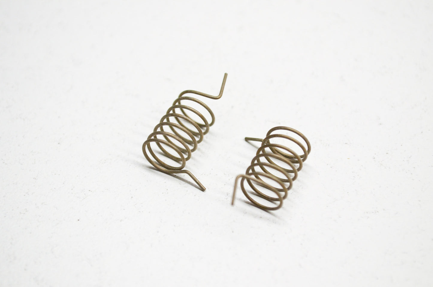 New OEM Husqvarna Spring QTY 2 181 2101 262 266 281 288 298 61 66 NOS