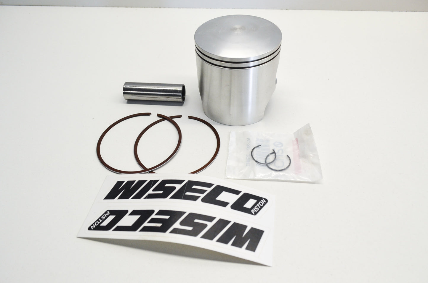Piston Mountain Cat 700 NOS