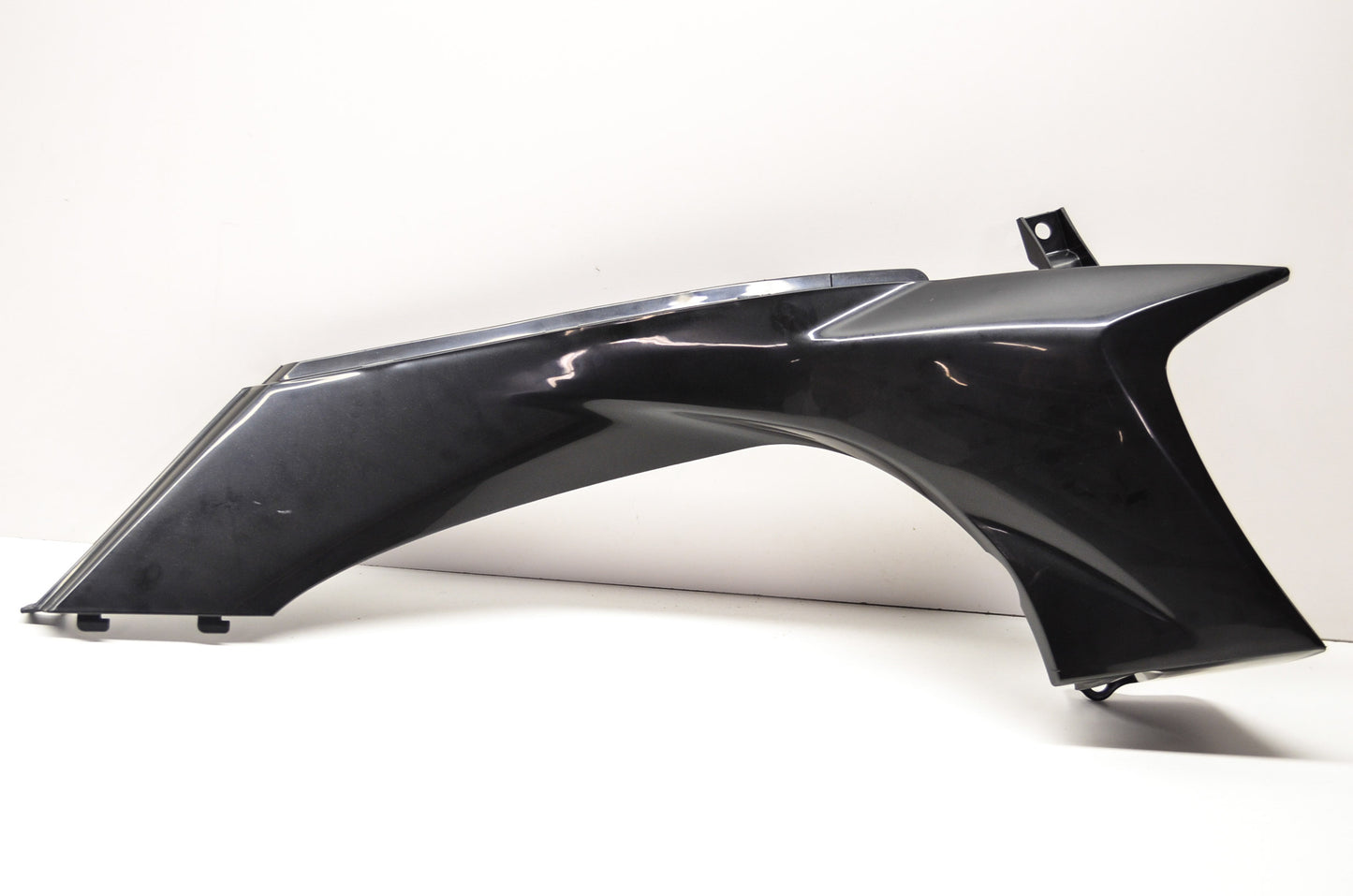 OEM Yamaha 5TG-21721-20-00 Side Cover 2 NOS