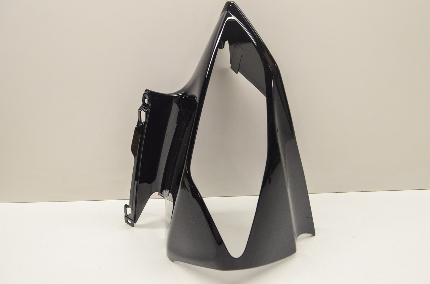 OEM Yamaha 13S-2835G-00-P3 Front Upper Body 1 NOS