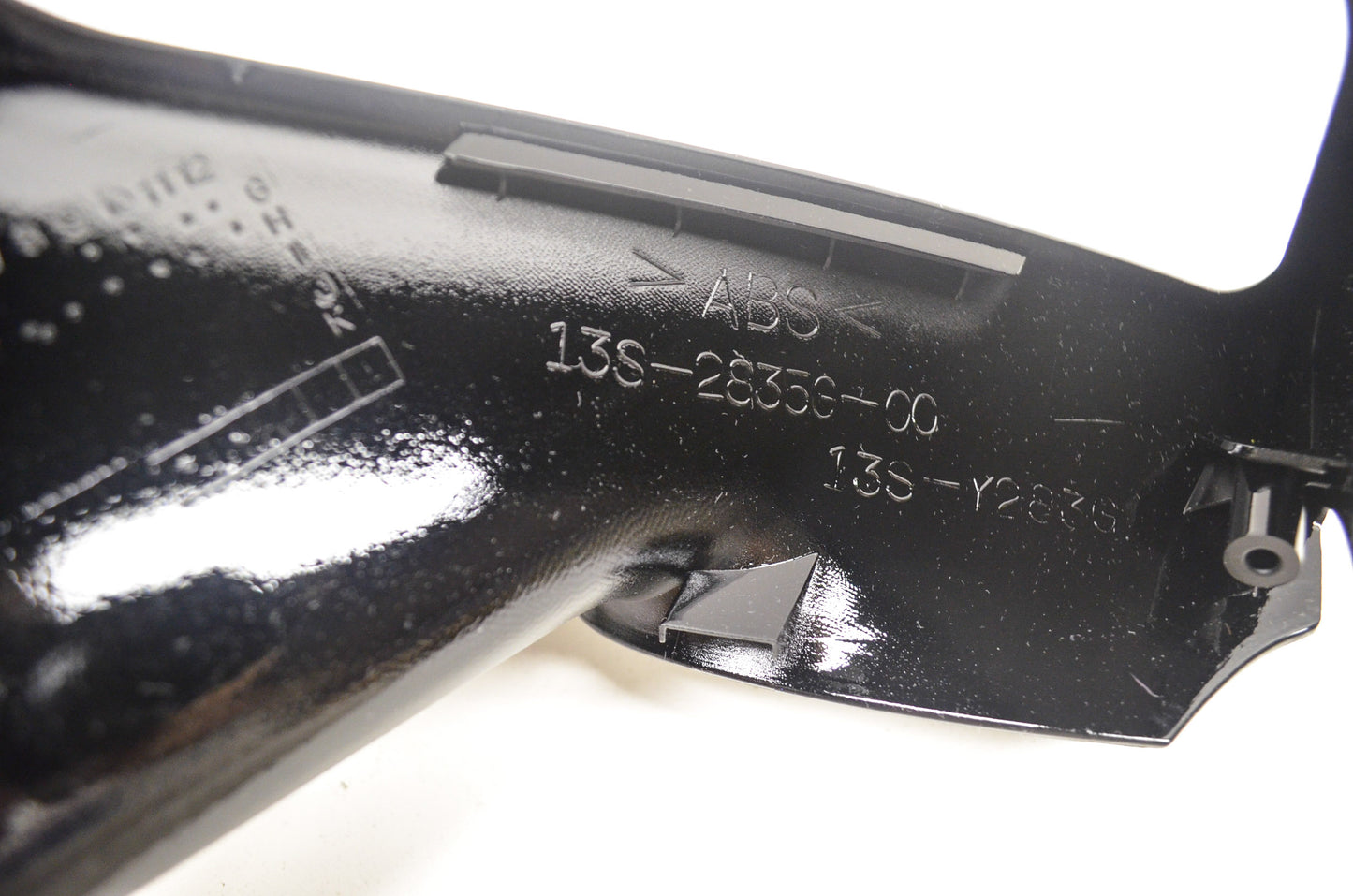 OEM Yamaha 13S-2835G-00-P3 Front Upper Body 1 NOS