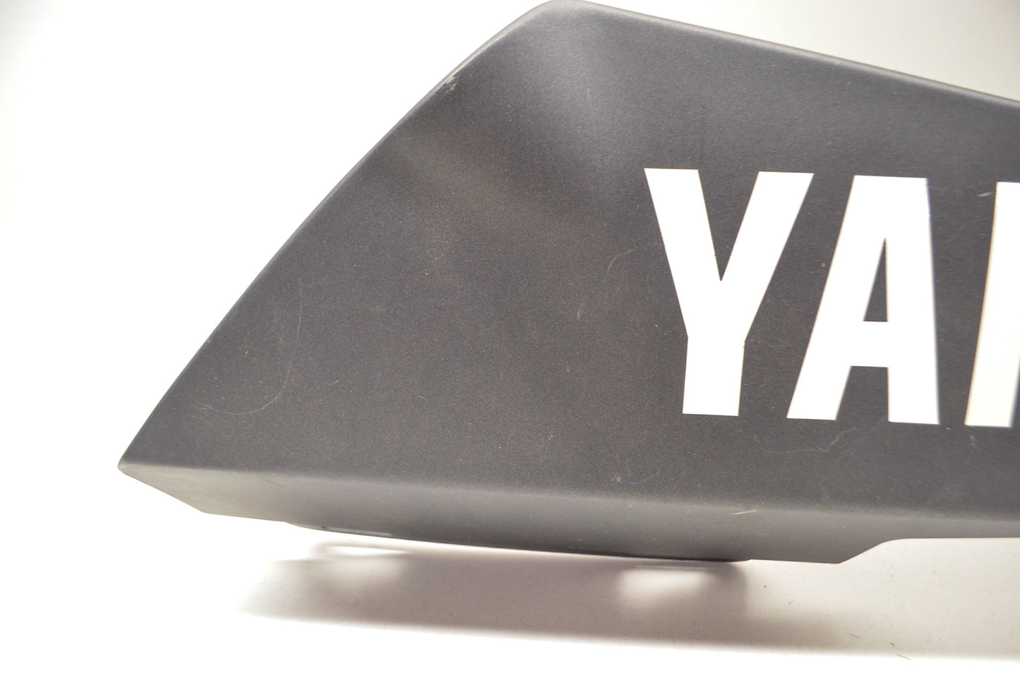 OEM Yamaha 5EB-28395-00-00 Right Lower Side Fairing Delta Box II NOS