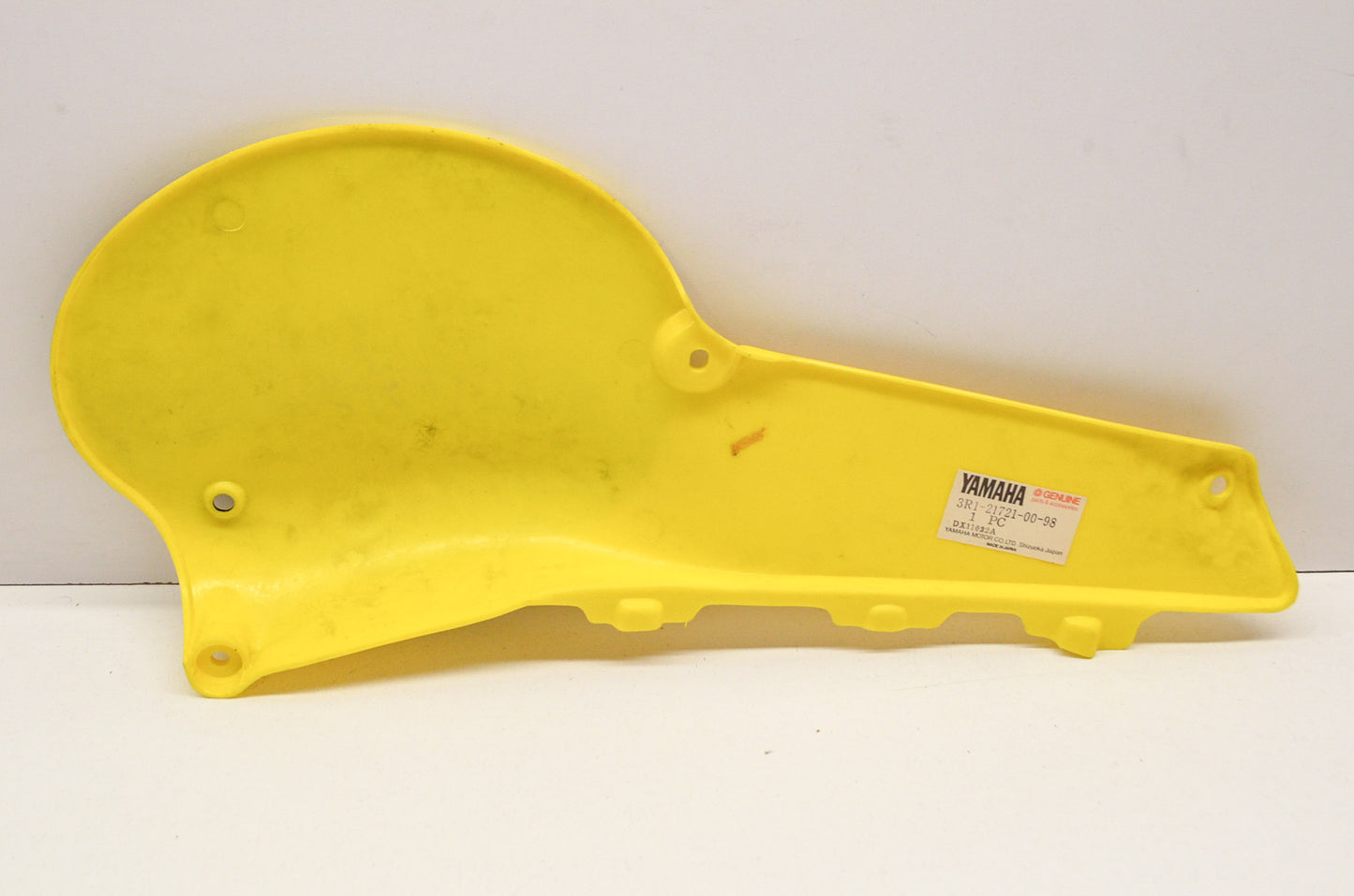 OEM Yamaha 3R1-21721-00-98 Side Cover 2 NOS