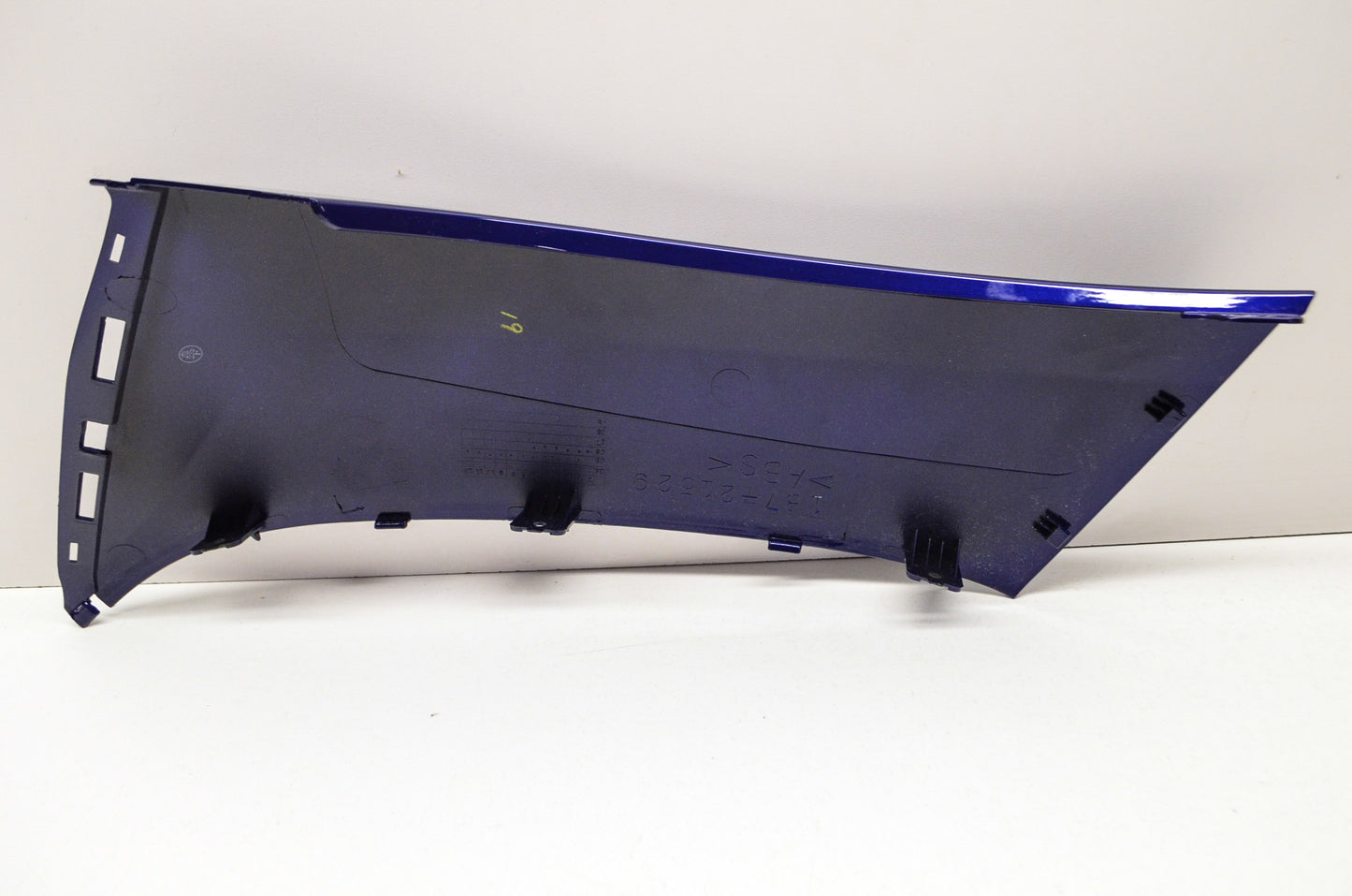 New OEM Yamaha Blue Fender Mold Morphous NOS