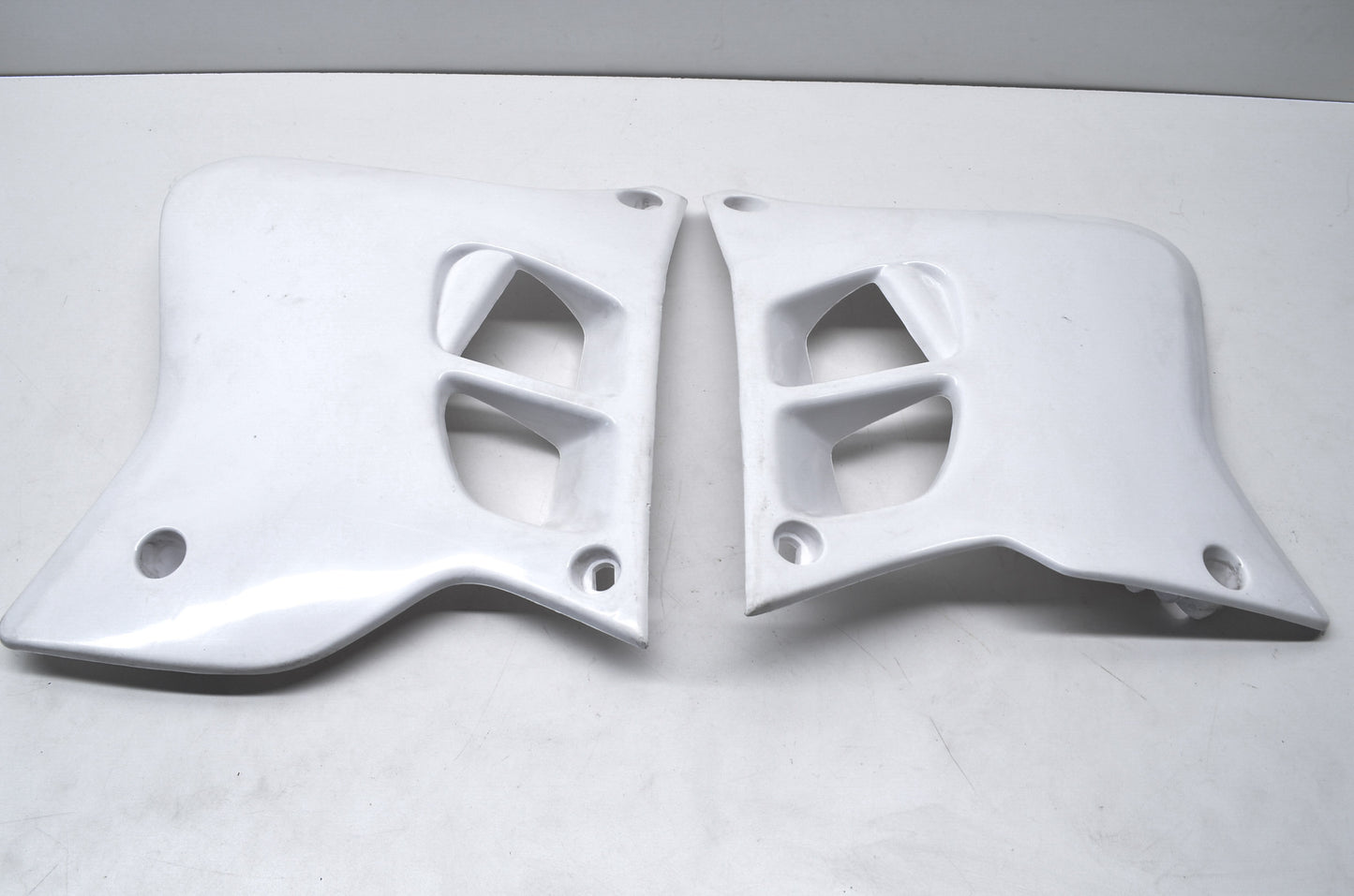 UFO 116414, 2856WH White Yamaha Shroud Kit NOS
