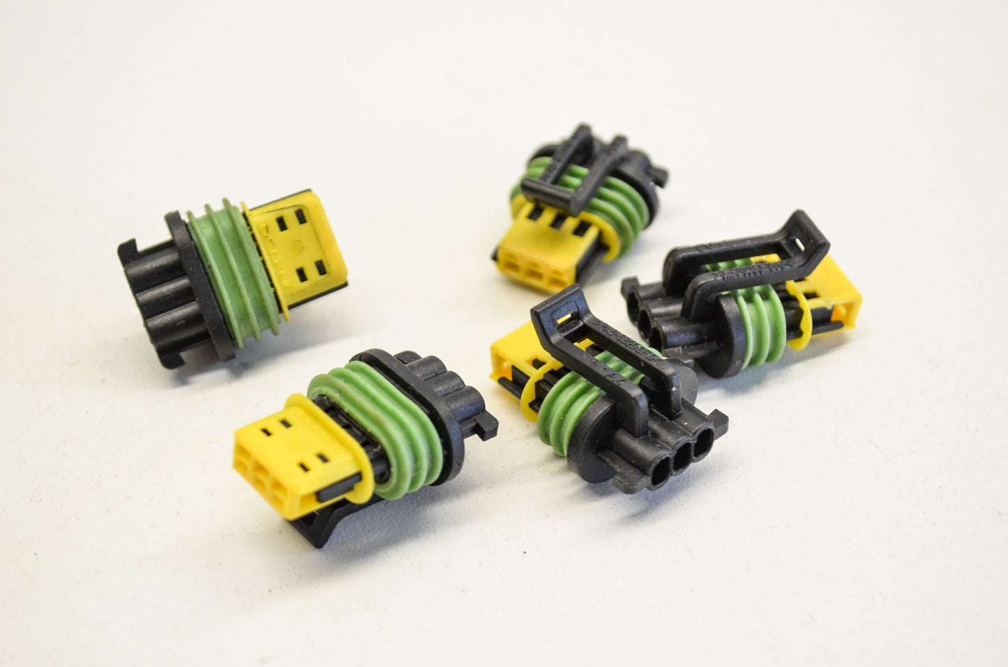 Female Connector Qty 5 NOS