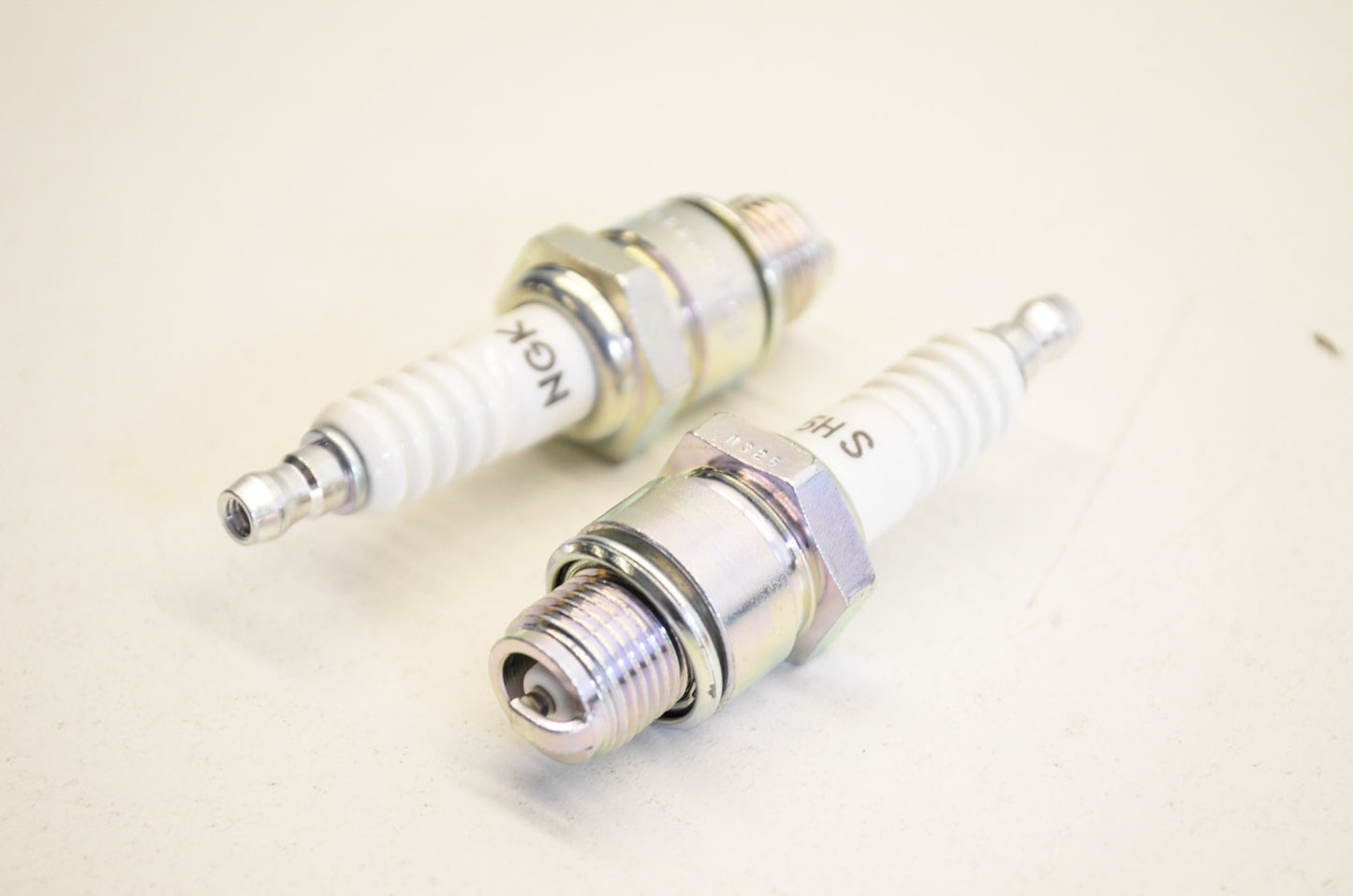 NGK B5HS, 4210 Spark Plug Qty 2 NOS