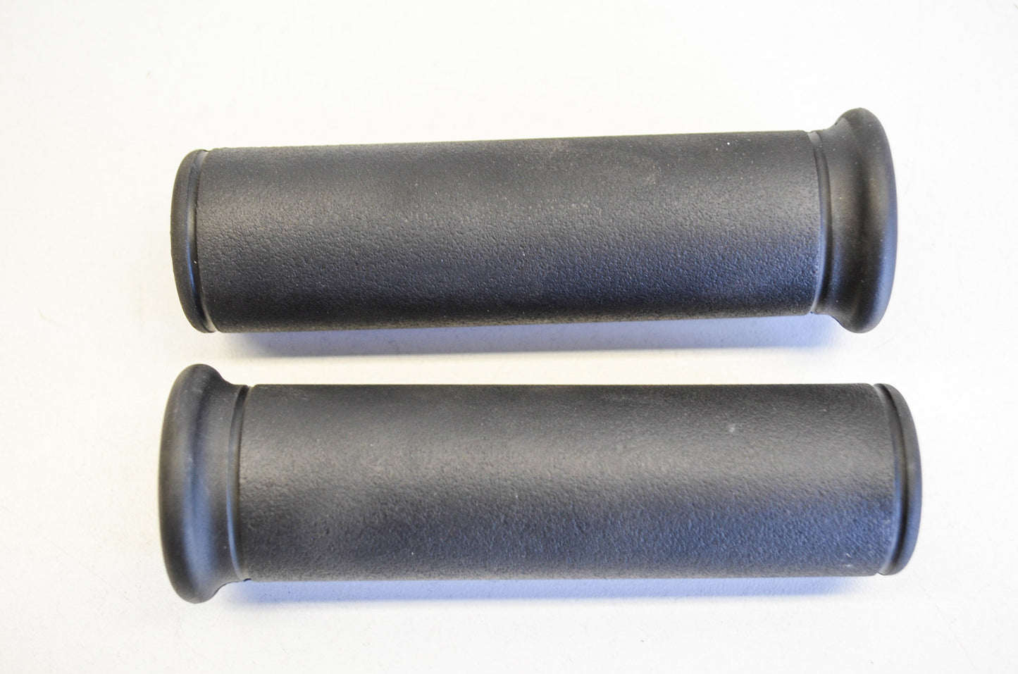 New Kuryakyn ISO Grip Black QTY 2 NOS
