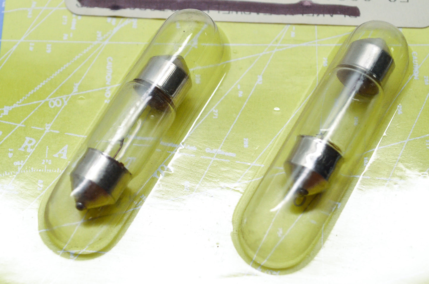New Seachoice Products Replacement Bulb 12V 8 Candle Power Qty 2 NOS