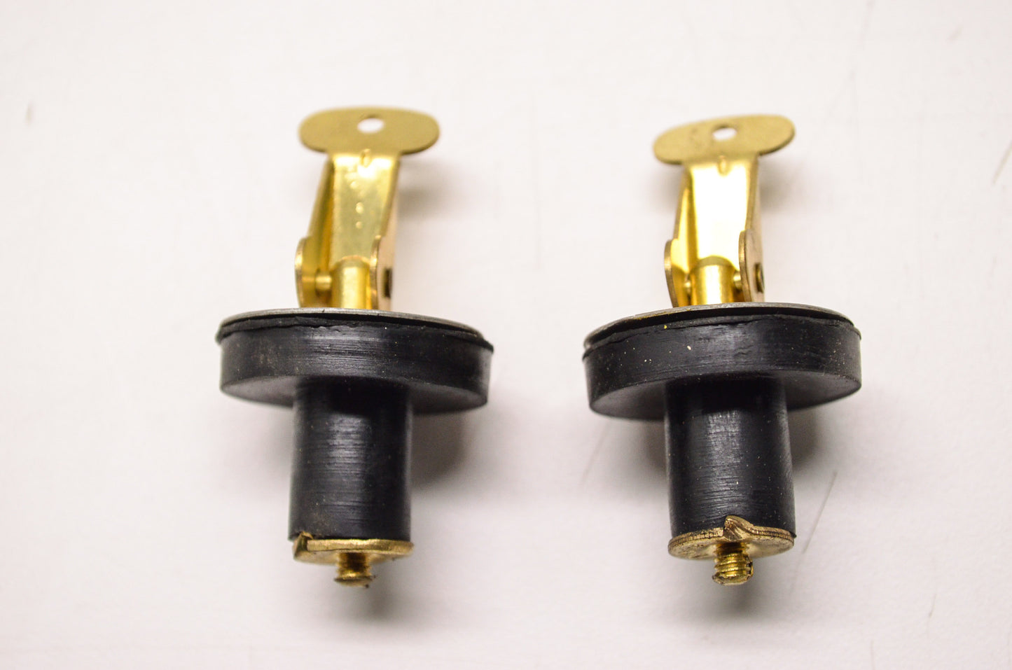 New Seachoice Products Baitwell Plugs for 1/2' Opening Qty 2 NOS