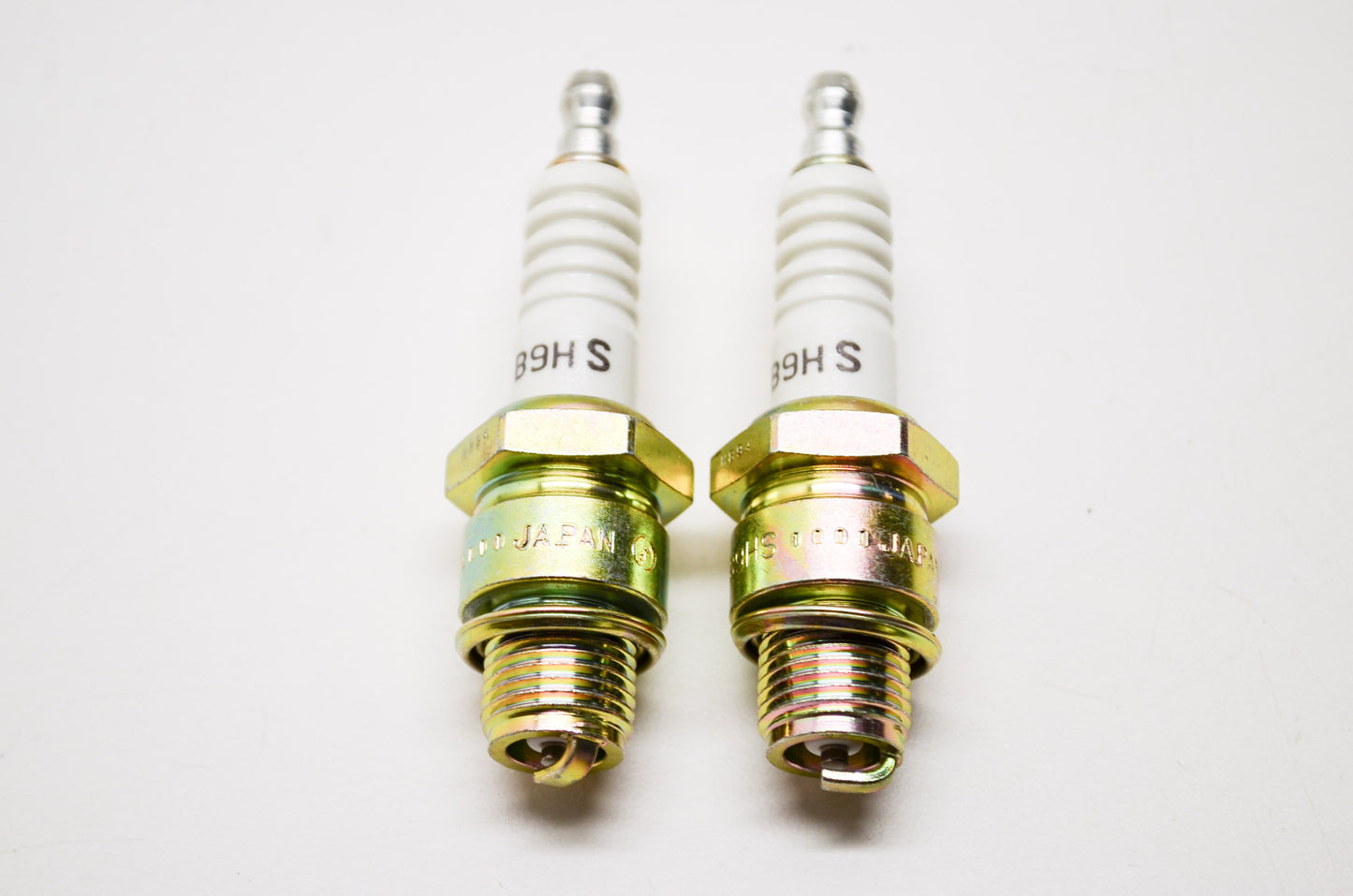 NGK B9HS, 5810 Spark Plug Qty 2 NOS