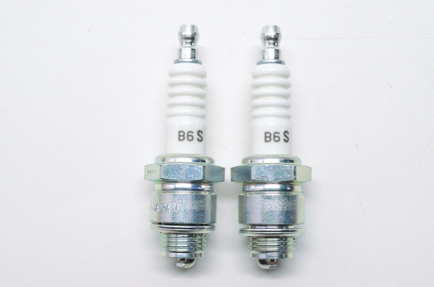 NGK B6S, 3510 Spark Plug Qty 2 NOS