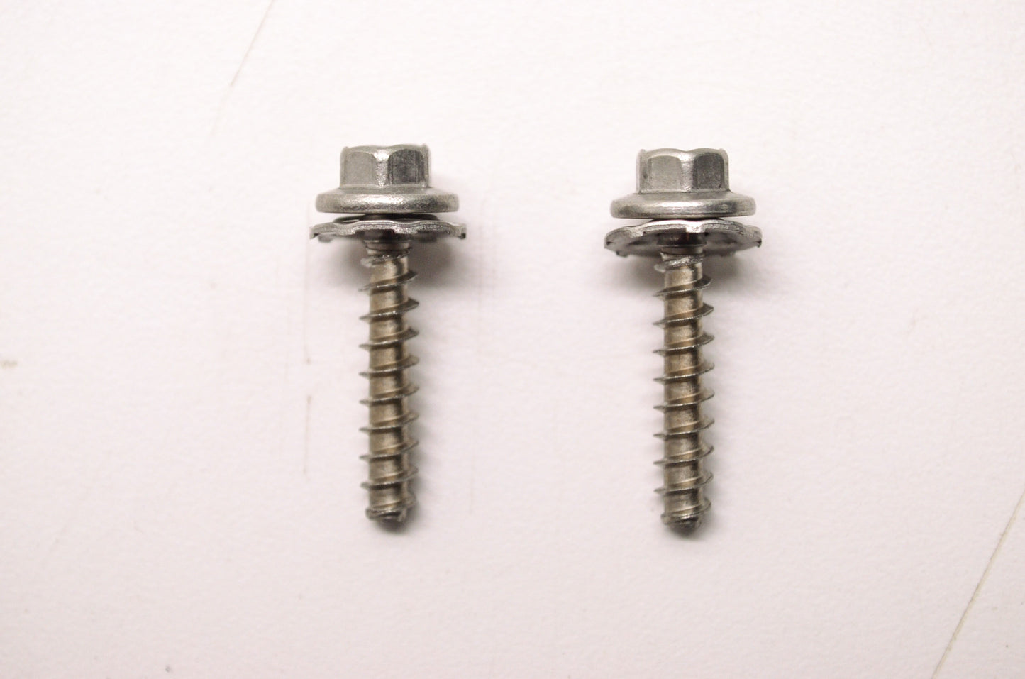 New OEM Quicksilver Mercury Marine Screw Qty 2 NOS