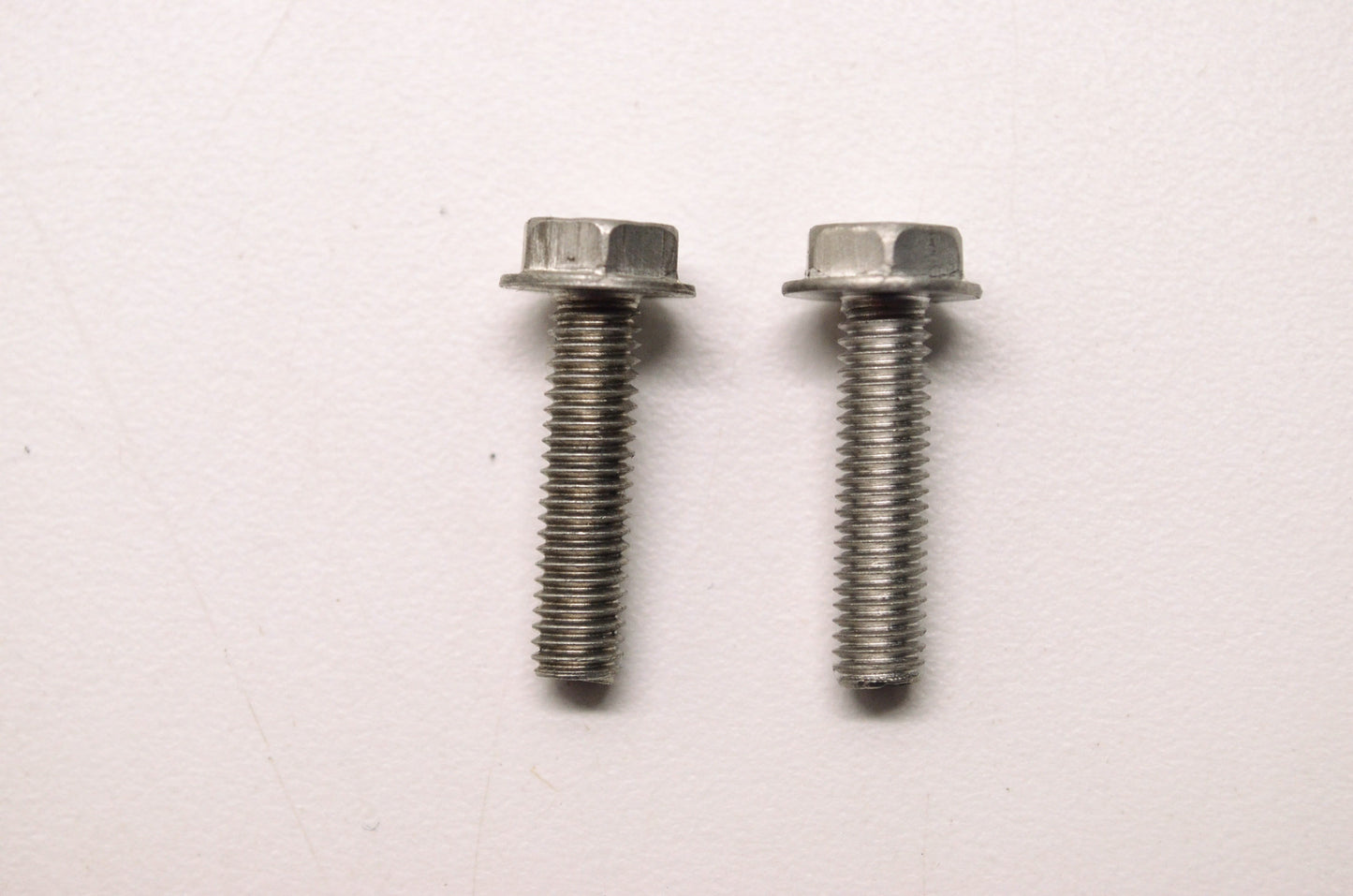 New OEM Quicksilver Mercury Marine Screw Qty 2 NOS