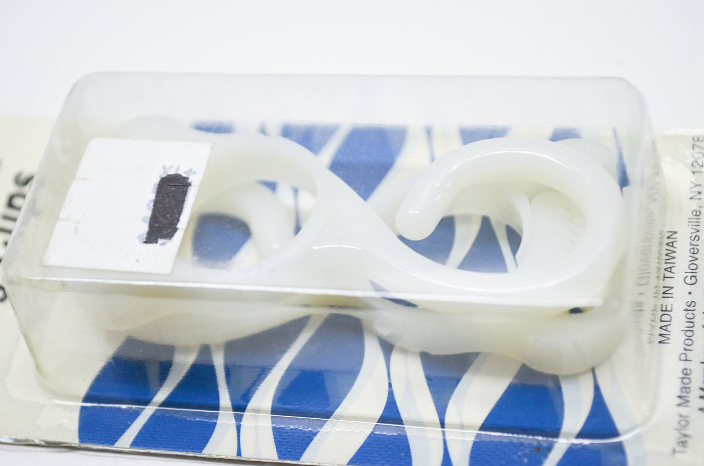 White Nylon Charlevoix Flag Clips 3/4' Qty 2 NOS