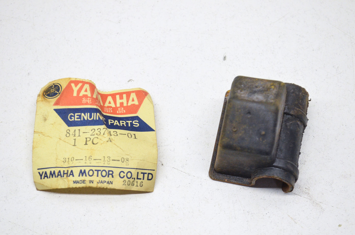 OEM Yamaha 841-23743-01-00 Stopper 1 NOS