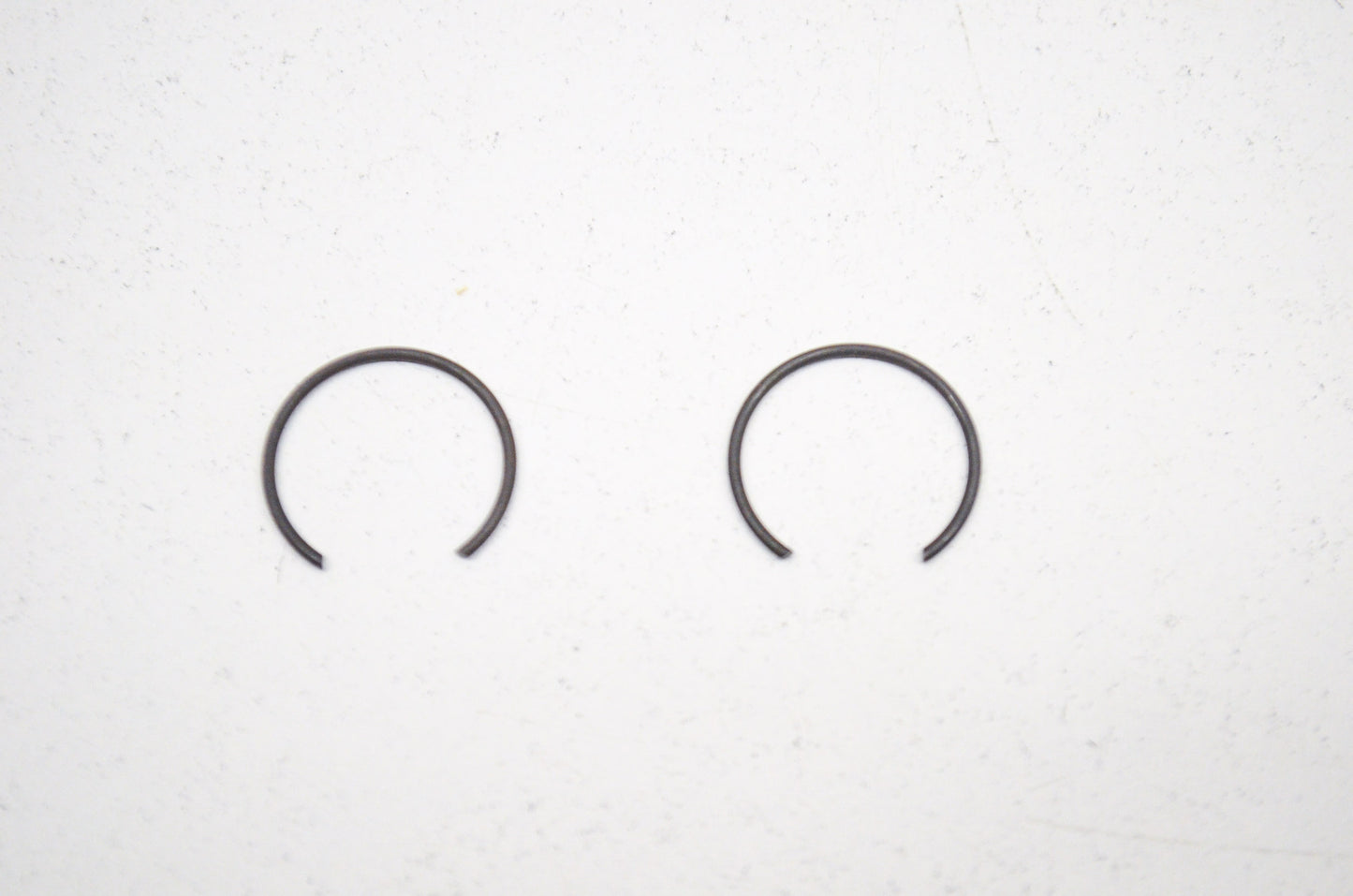 New Wiseco Circlip Qty 2 NOS