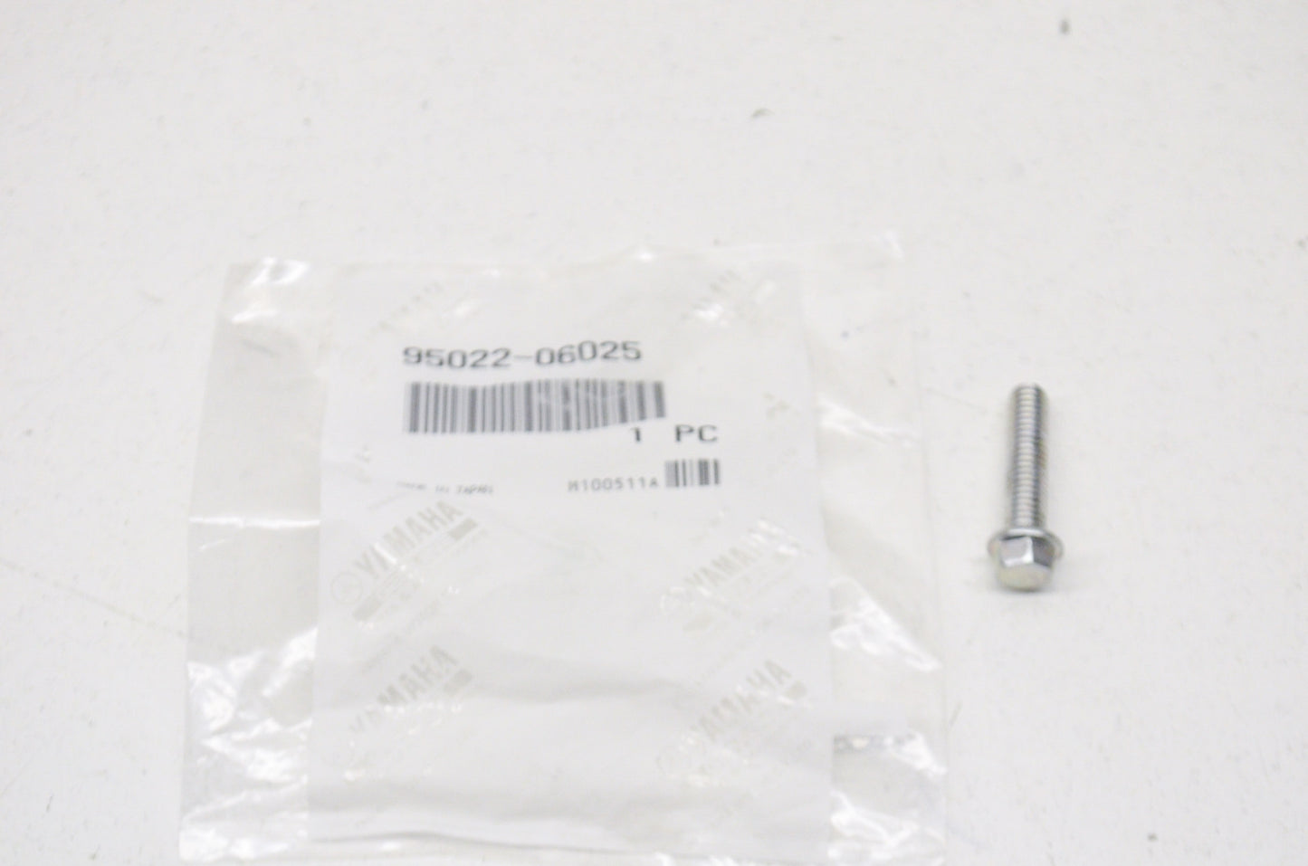 OEM Yamaha 95022-06025-00 Flange Bolt NOS