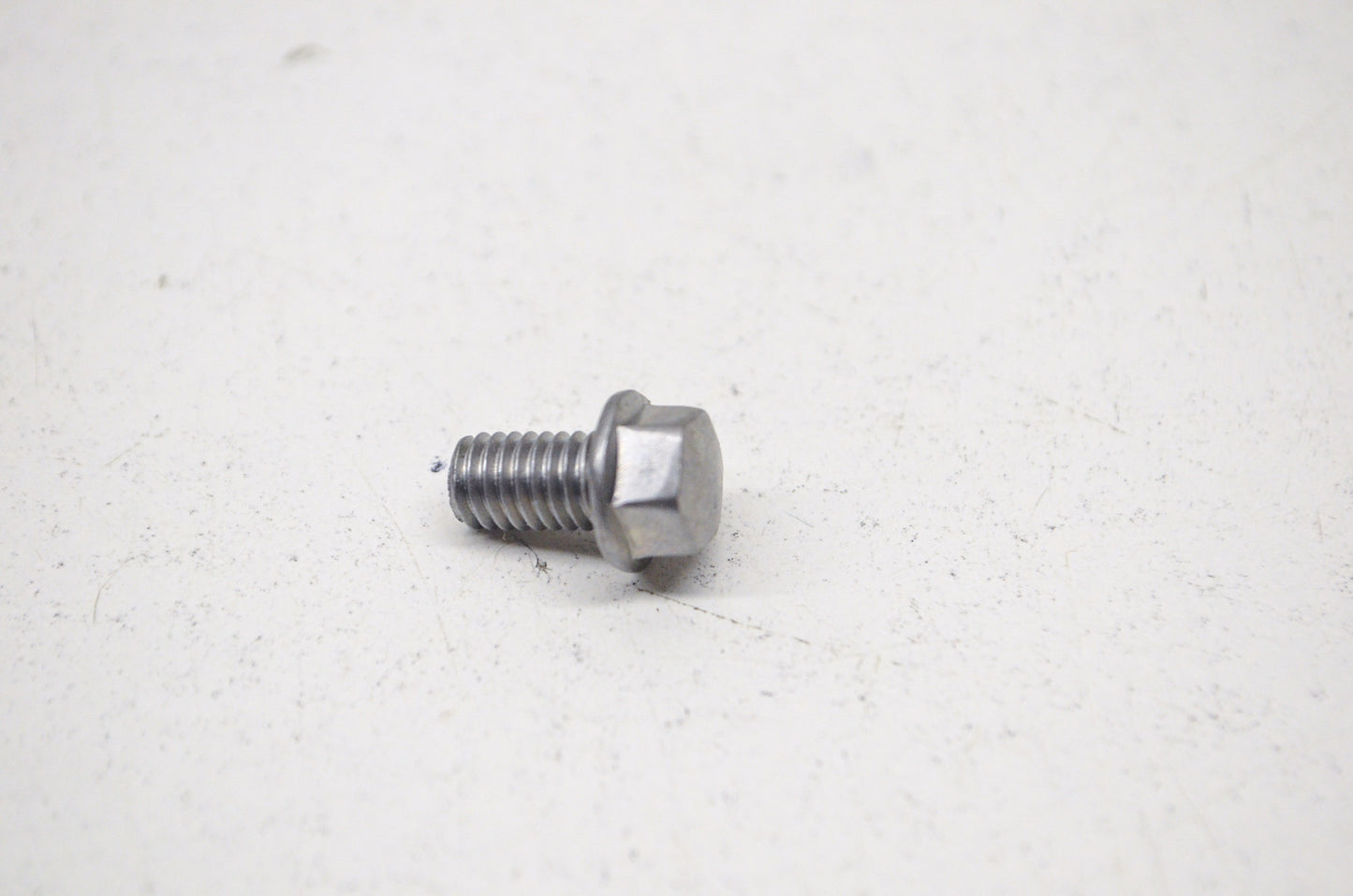 OEM Yamaha 95024-06010-00 Flange Bolt NOS