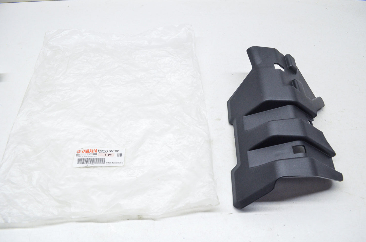 OEM Yamaha 5KM-23123-00-00 Lower Cover 1 NOS