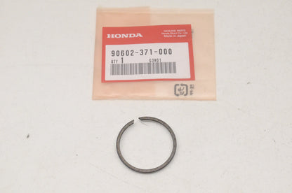 OEM Honda 90602-371-000 Circlip (40mm) NOS