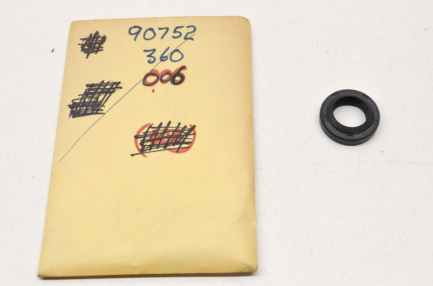 OEM Honda 90752-360-006 Oil Seal 21X35X7 NOS