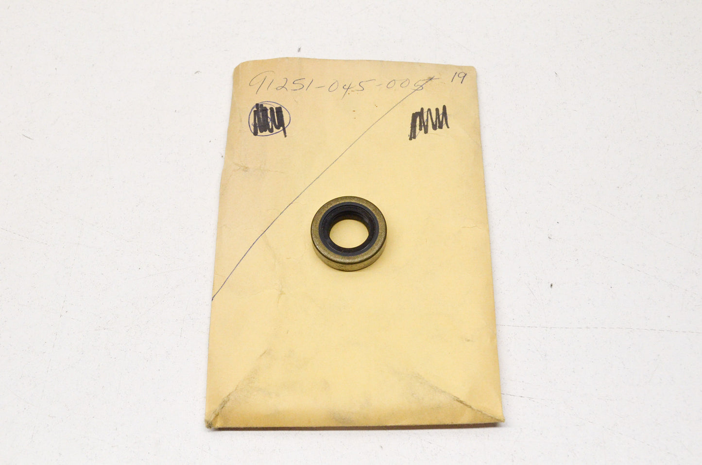 OEM Honda 91251-045-005 Oil Seal 18X32X8 NOS