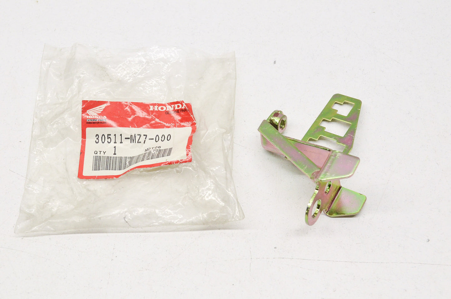 OEM Honda 30511-MZ7-000 Right Middle Cowl Stay NOS